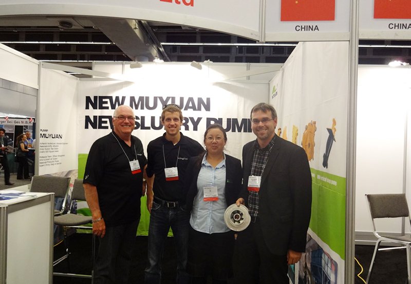 Exposici&oacute;n de fotos con clientes.