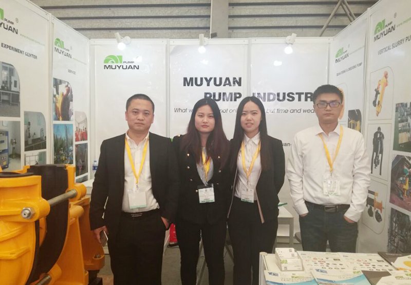 Foto de grupo en exposici&oacute;n.